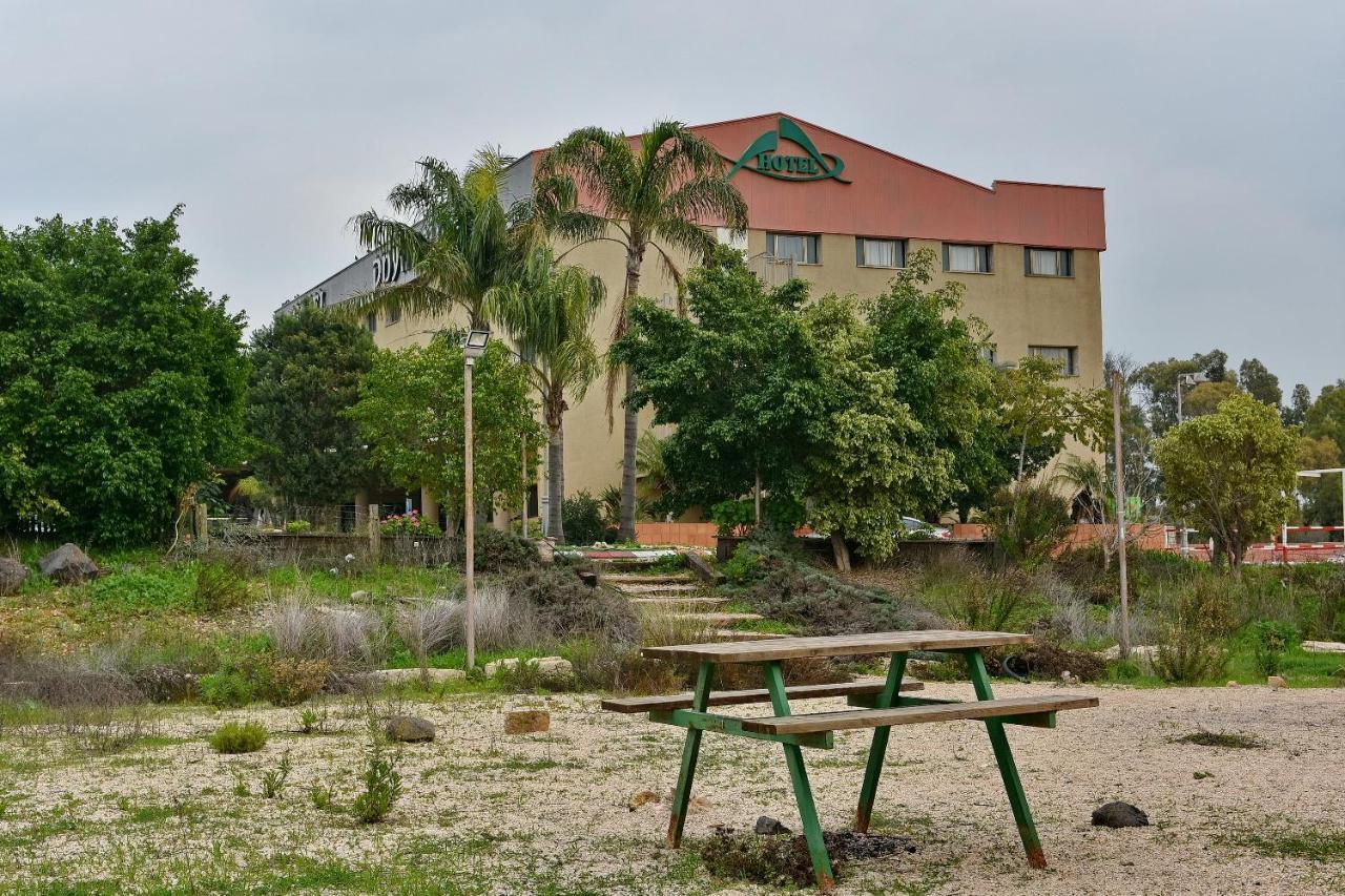 Pearl Of The Valley Hotel Kfar Tavor Exterior photo