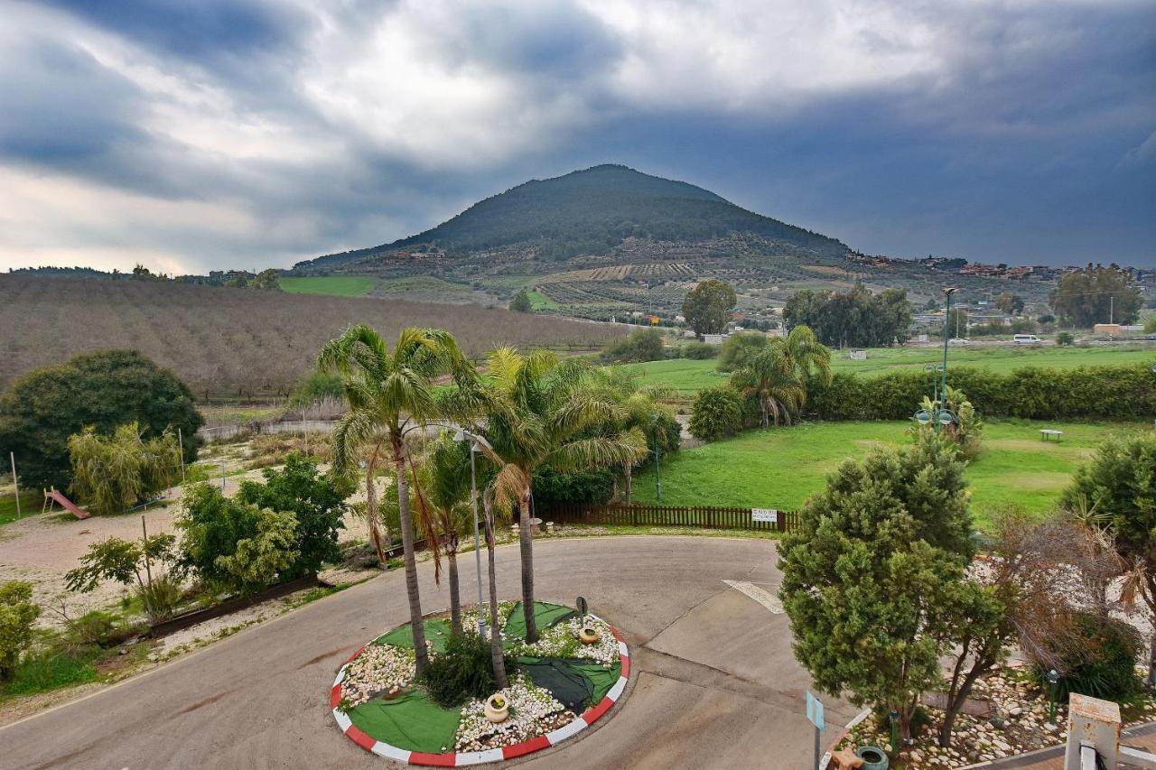 Pearl Of The Valley Hotel Kfar Tavor Exterior photo