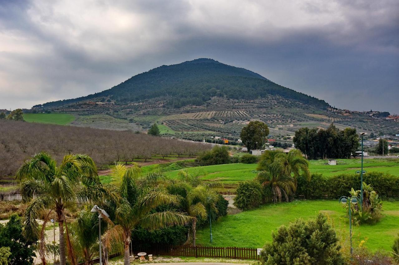 Pearl Of The Valley Hotel Kfar Tavor Exterior photo