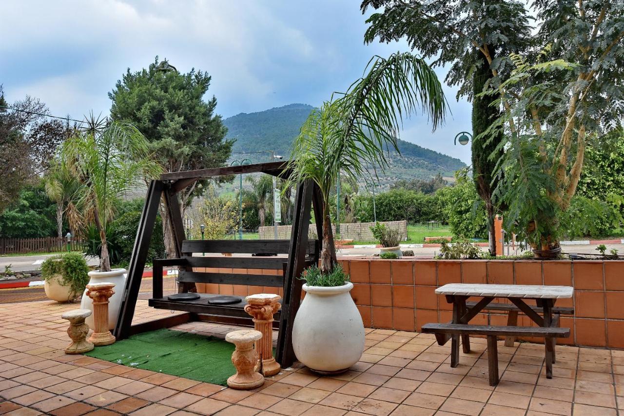 Pearl Of The Valley Hotel Kfar Tavor Exterior photo