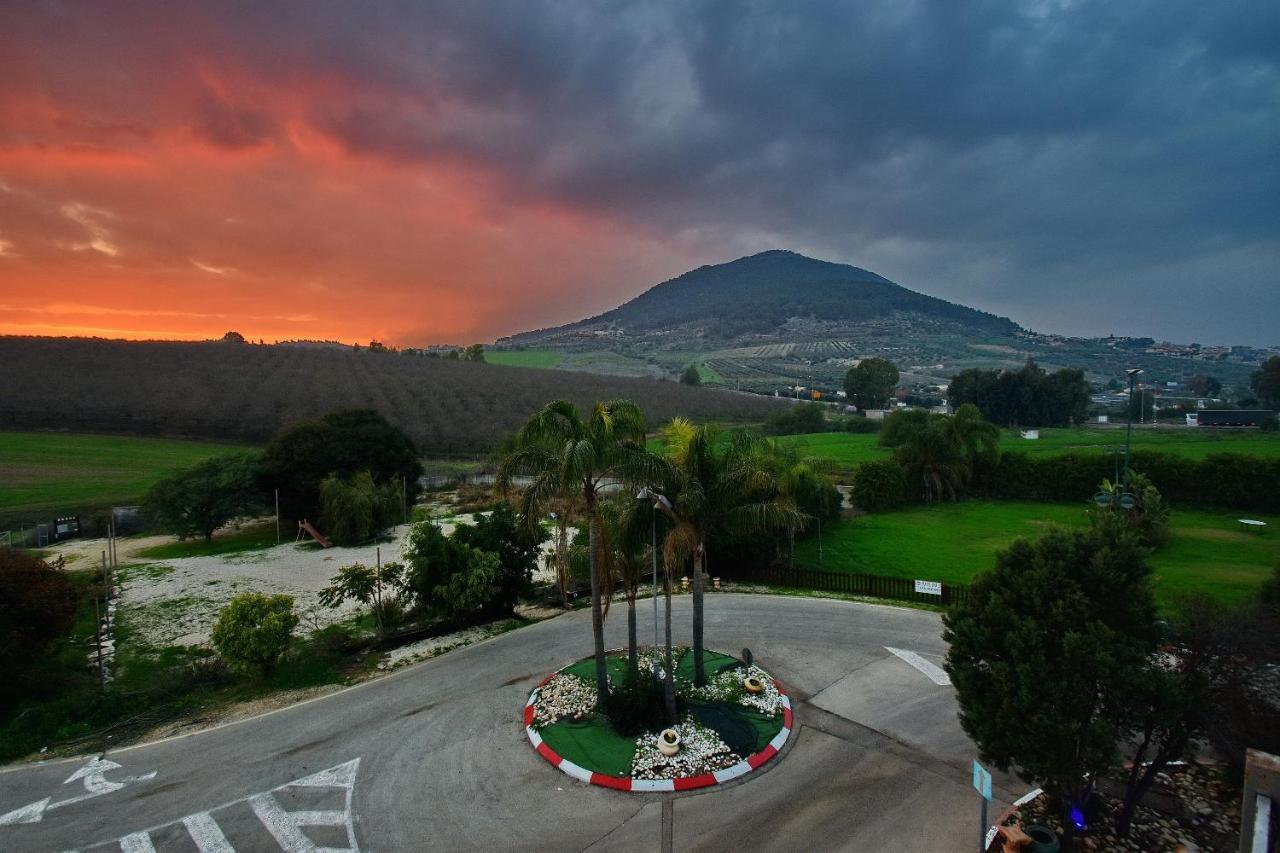 Pearl Of The Valley Hotel Kfar Tavor Exterior photo