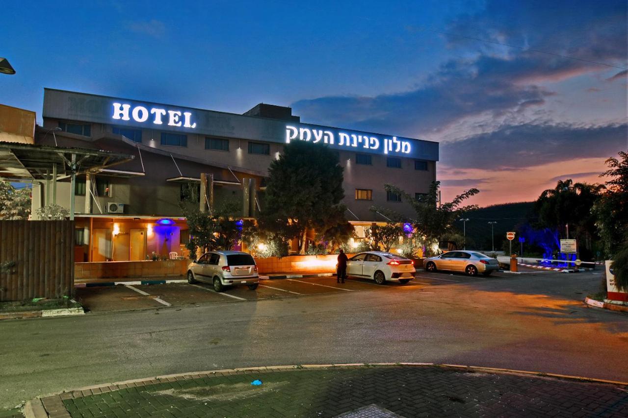 Pearl Of The Valley Hotel Kfar Tavor Exterior photo