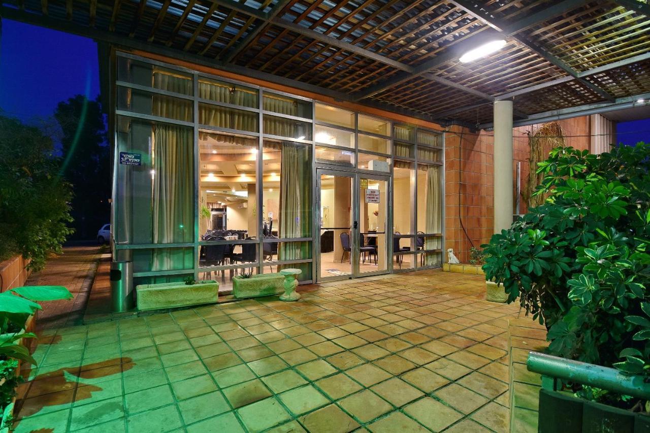 Pearl Of The Valley Hotel Kfar Tavor Exterior photo